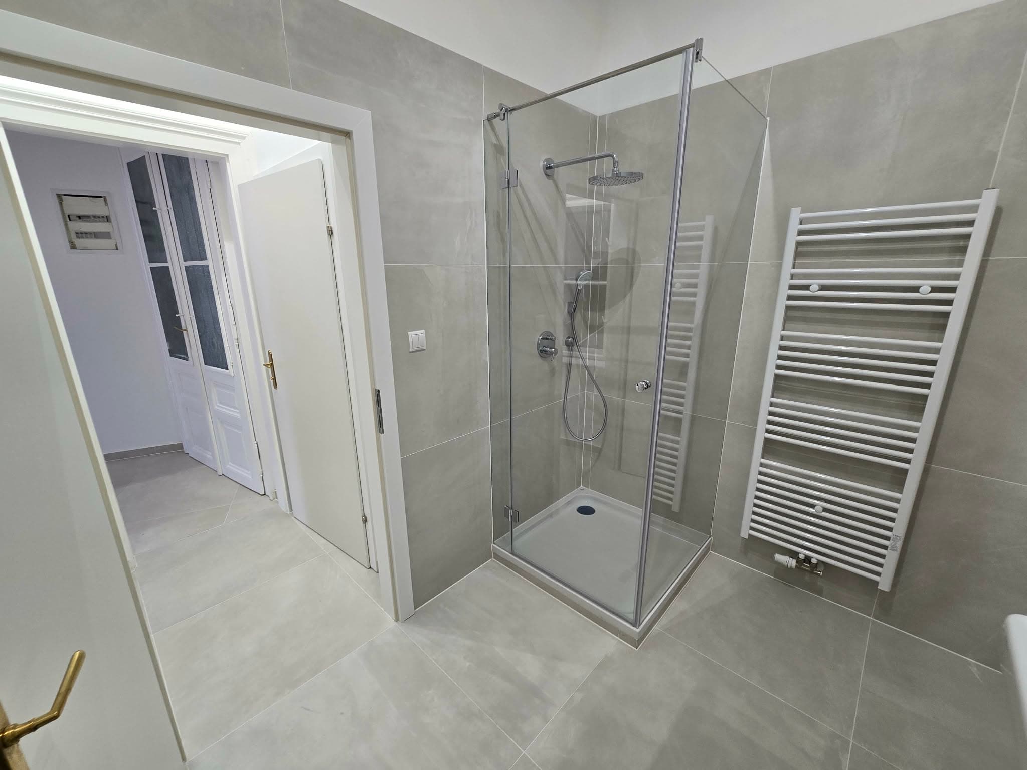 Saniertes Altbauzimmer in Wien