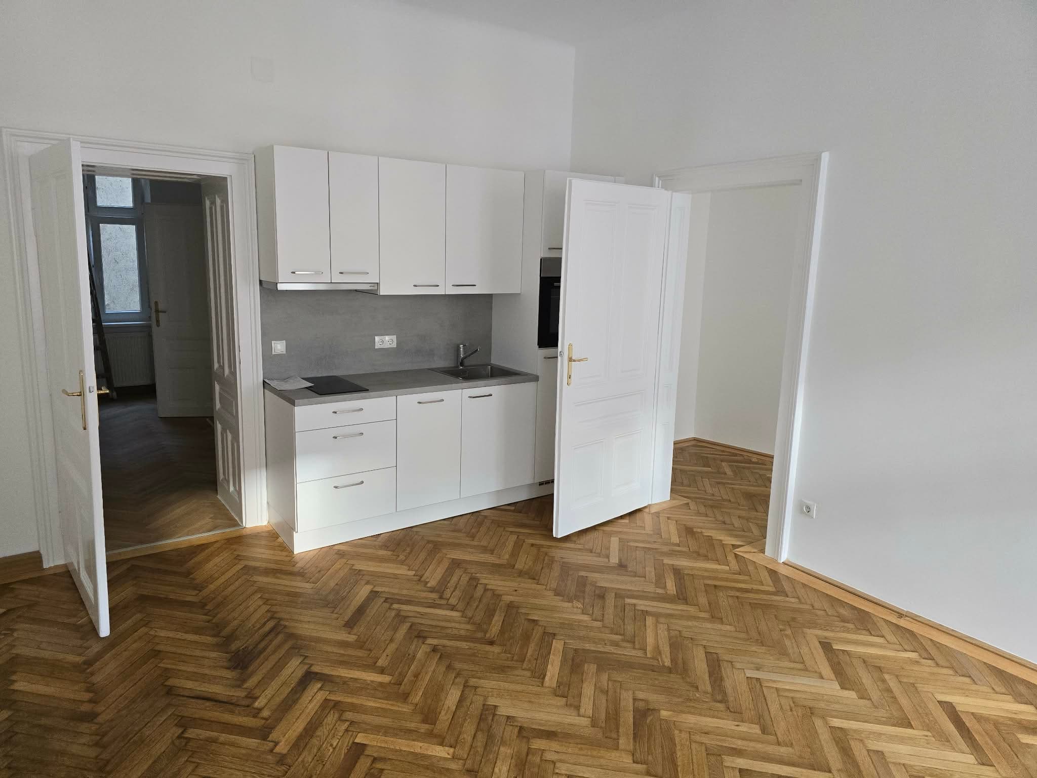 Renovierte Altbauwohnung mit Küche