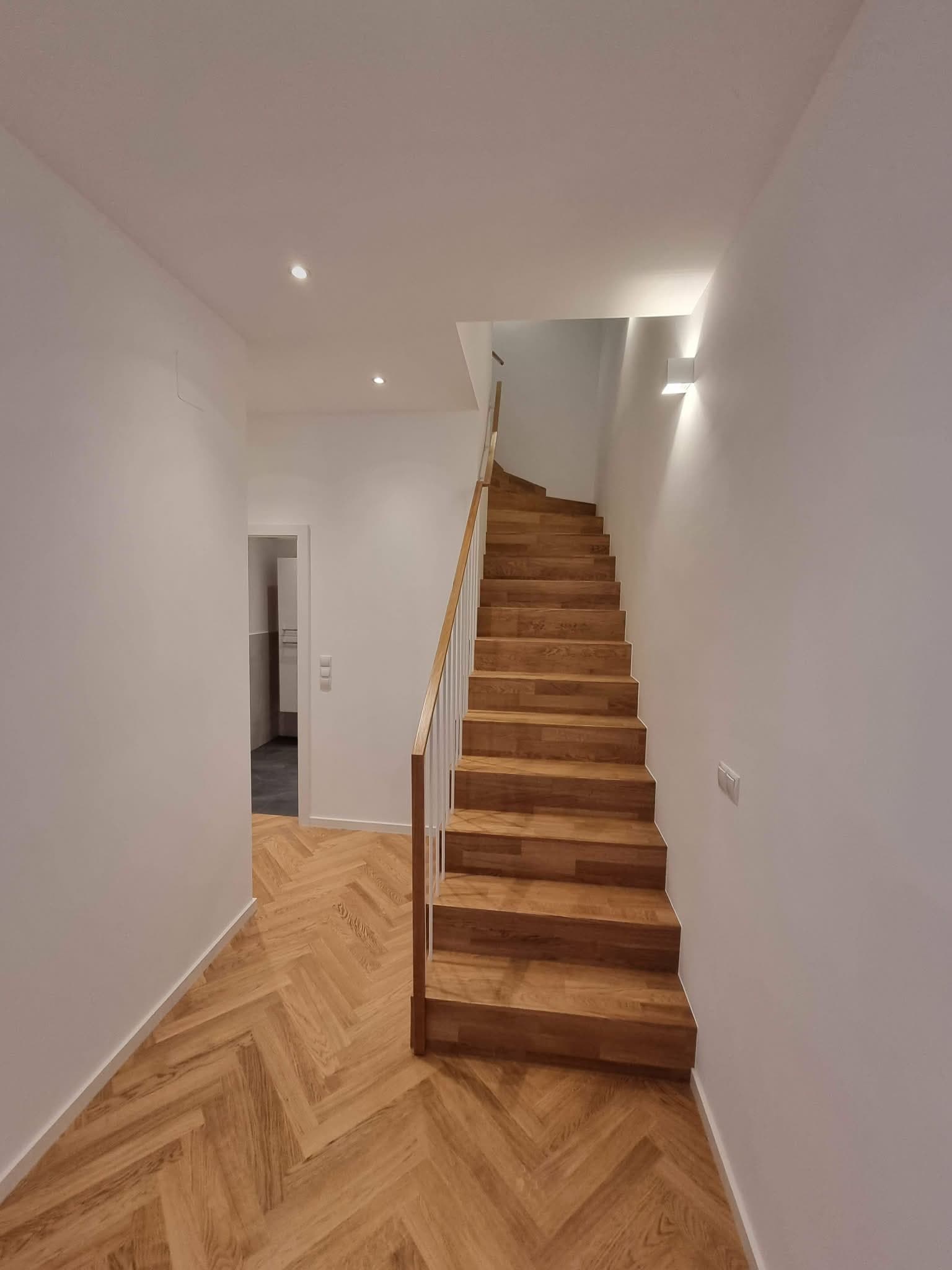 Treppenhaus mit Eichenholzstufen